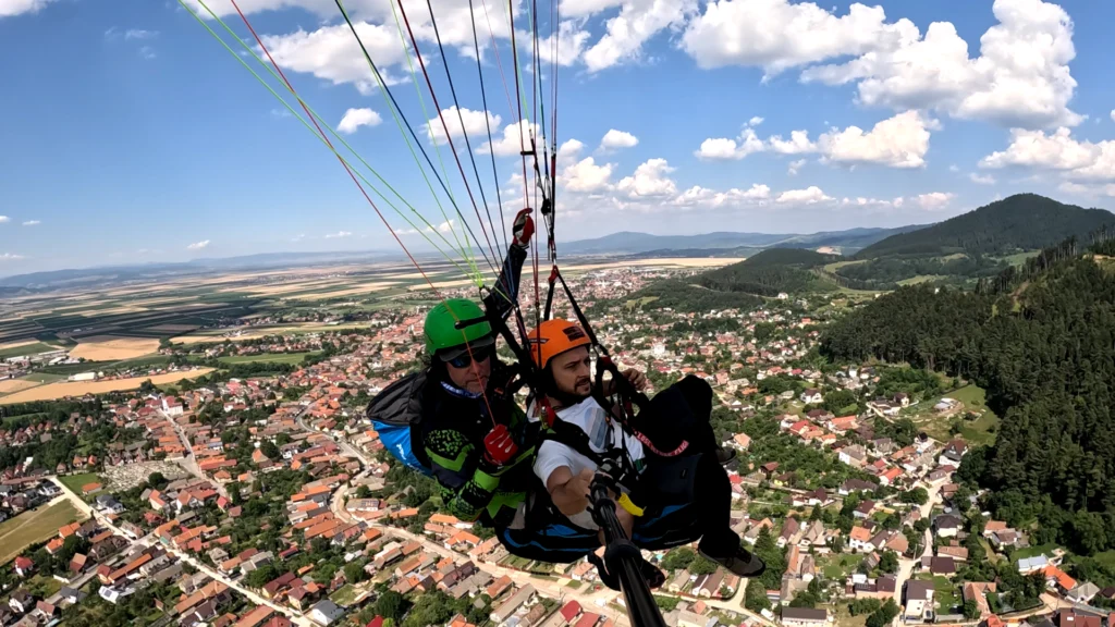 Zbor cu parapanta în tandem de la Bunloc, Săcele, Brașov