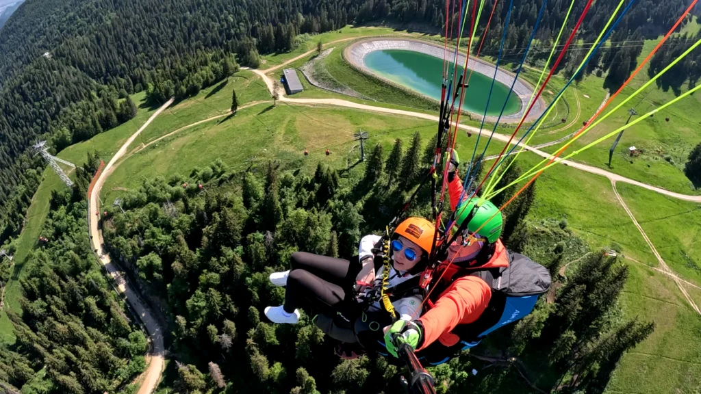 Zbor cu parapanta în tandem de pe Vârful Postăvaru, Brașov