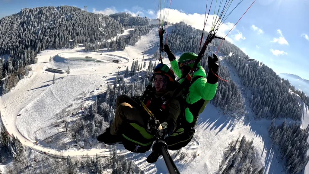 Zbor cu parapanta în tandem de pe Vârful Postăvaru, Brașov